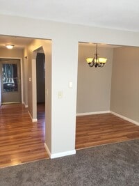 Building Photo - Very Nice 2 Bedroom townhouse with bonus f...