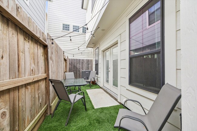 Building Photo - 5905 Petty St