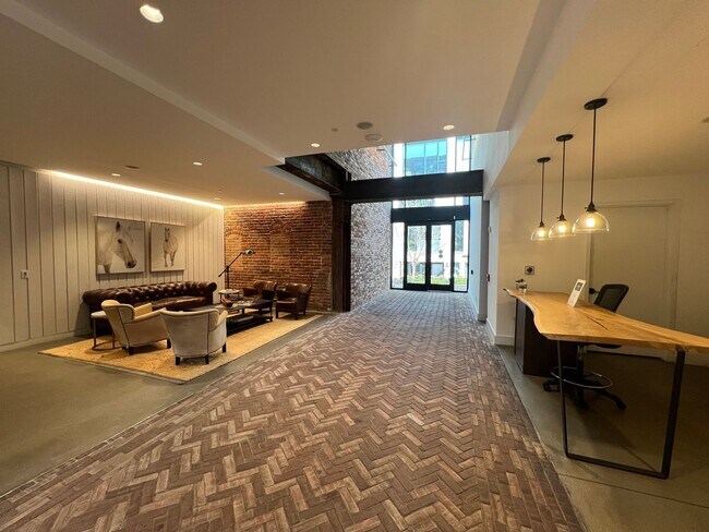 Building Photo - Trendy 1 Bedroom + den in Truxton Circle| Water included!