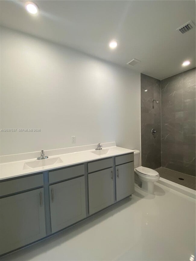 Building Photo - 2402 SW 145th Pl