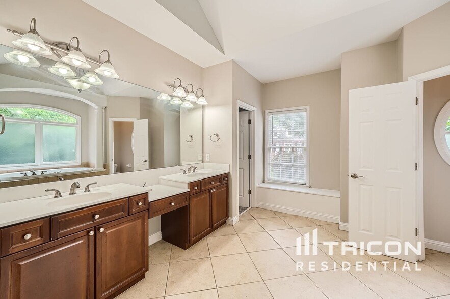 Building Photo - 3207 Collier Gate Ct