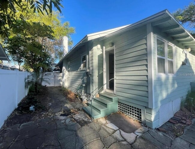 Building Photo - 1231 Highland St N