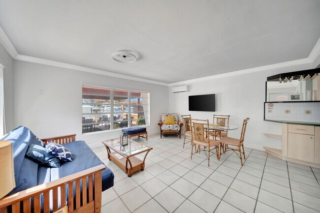 Building Photo - 2724 NE 14th St