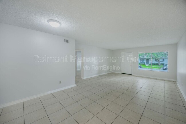 Building Photo - 605 Northlake Blvd