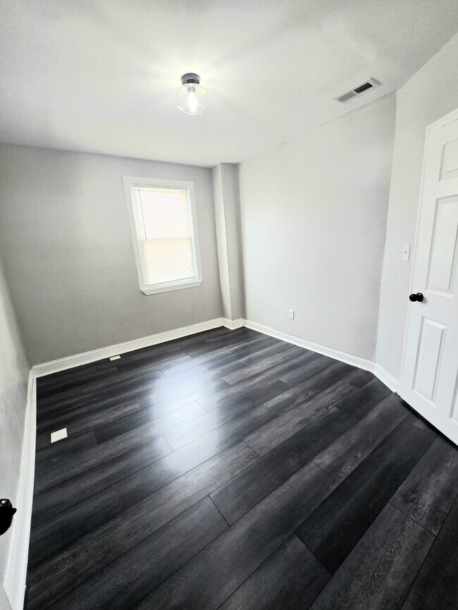 Building Photo - 4020 Edgewood Rd