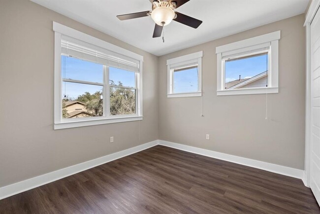 Building Photo - 1700 Cedar Bend Dr