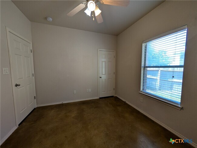 Building Photo - 208 Anne Louise Dr