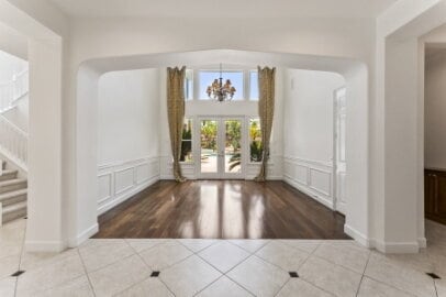 Building Photo - Luxurious, 5450 SqFt,  5 Ensuite Bedrooms ...