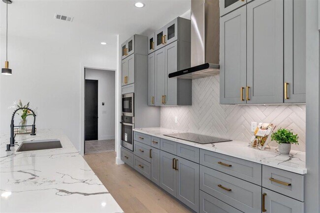 Building Photo - 501 Burton St E