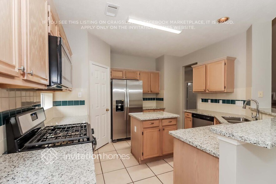 Building Photo - 16811 Valley Palms Dr