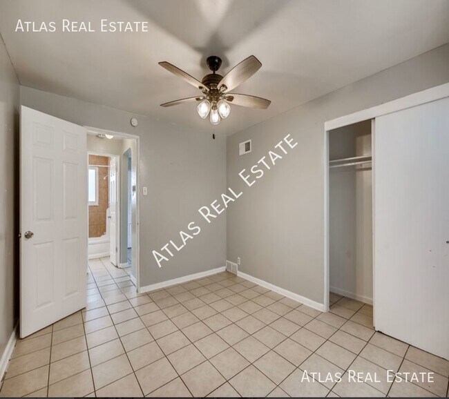 Building Photo - Beautiful 2 bedroom one bath apartment. Av...