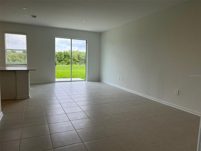 Building Photo - 3066 Chantilly Dr