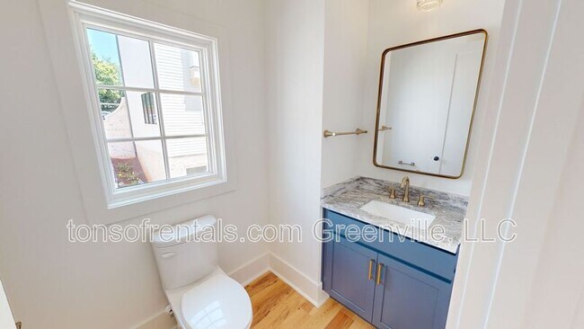 Building Photo - 33 Thruston St