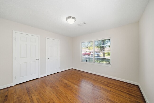 Building Photo - 8401 Highcrest Dr