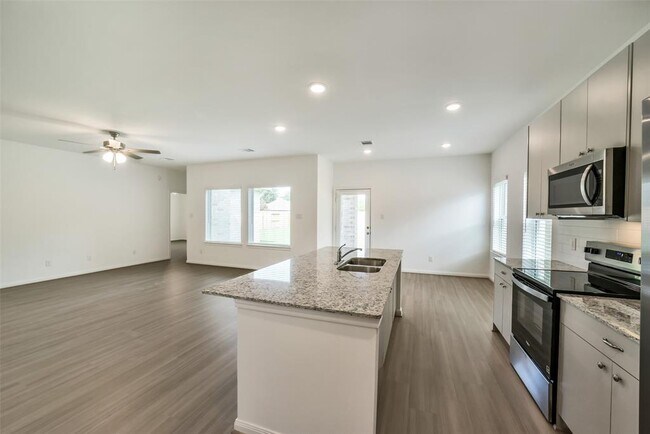 Building Photo - 11615 Moltere Dr