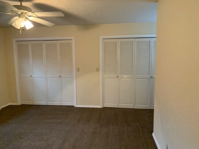 Building Photo - 219 Eisenhower Dr