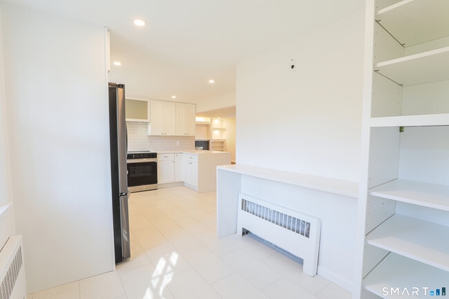 Building Photo - 105 Hyde Rd