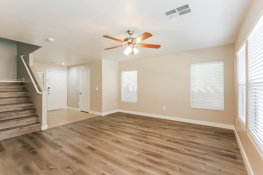 Building Photo - 2420 Cockatoo Dr