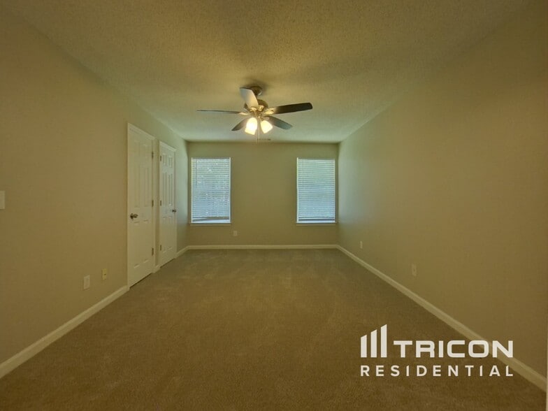 Building Photo - 2872 Knoll View Pl