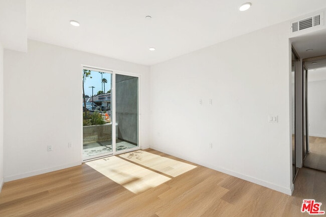 Building Photo - 4406 Fulton Ave