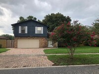 Building Photo - 8413 Shady Glen Dr