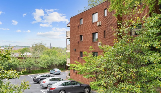 Primary Photo - 1577 N Colonial Terrace