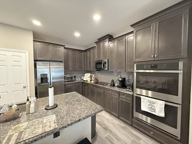 Building Photo - "Charming 3-Bed Oasis with 2 Full Baths in...