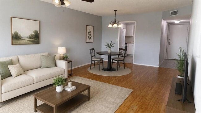 Building Photo - 4575 Cove Cir