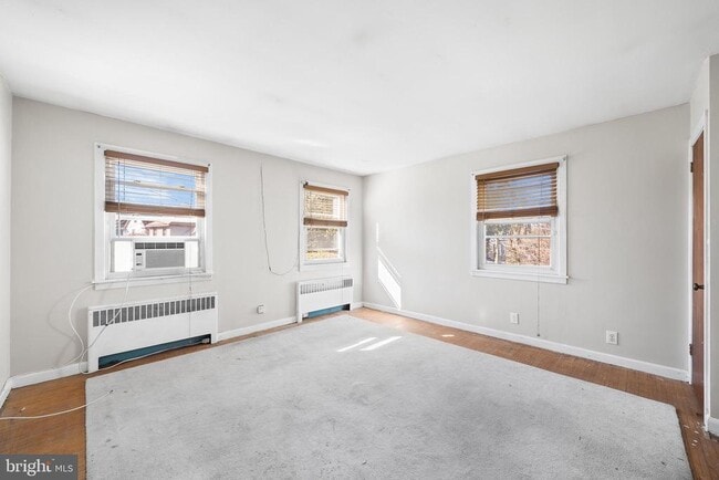 Building Photo - 7301 Chestnut Ave