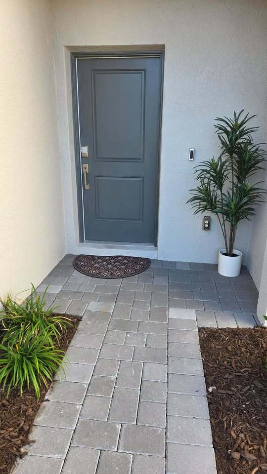 Building Photo - 15035 Sunny Day Dr