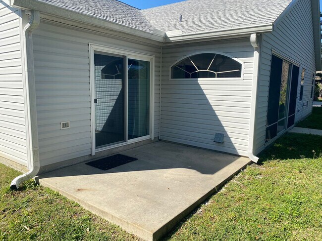 Building Photo - SEASONAL RENTAL in Glenview - 3 Beds, 2 Ba...
