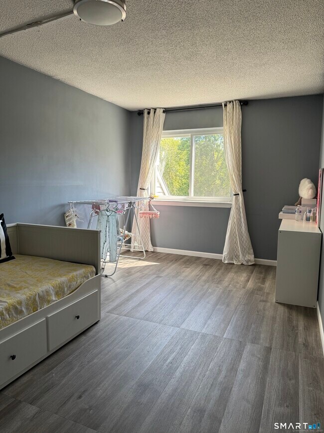 Building Photo - 103 Peddlers Dr