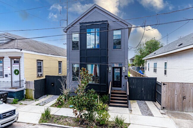 Building Photo - 2504 Dumaine St