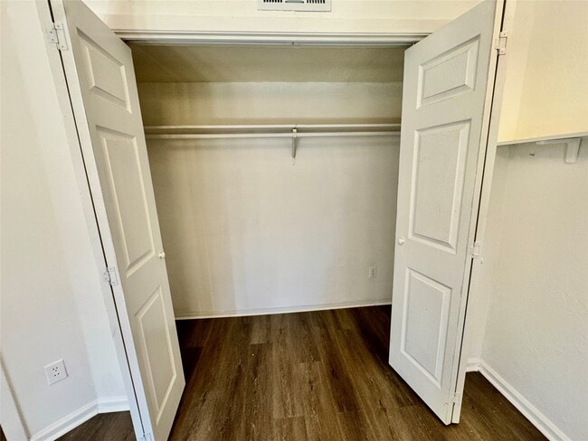 Building Photo - 10555 Turtlewood Ct