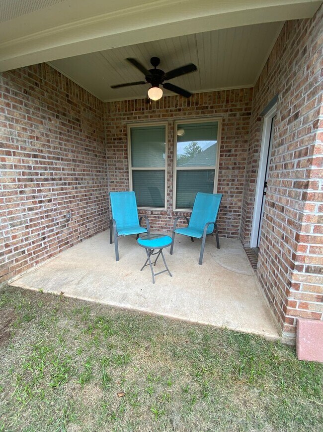 Building Photo - Willow Heights