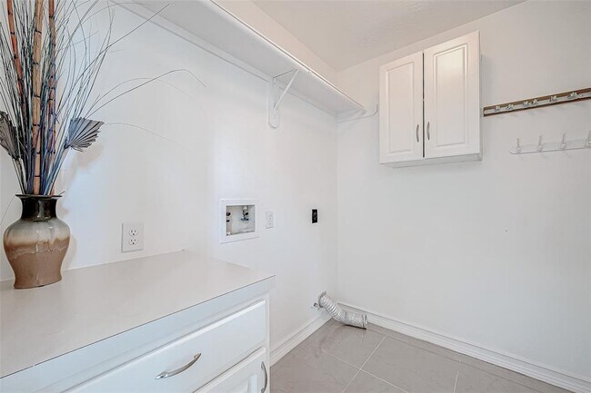 Building Photo - 6819 Oakbranch Manor Ln