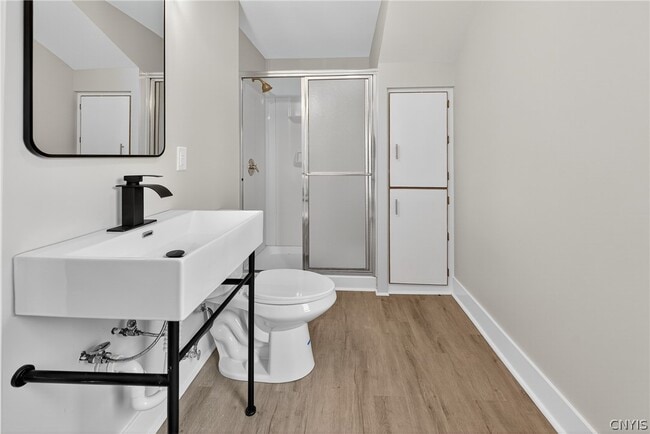 Building Photo - 111 Maplehurst Ave