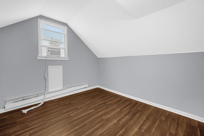 Building Photo - 314 S Jasper St