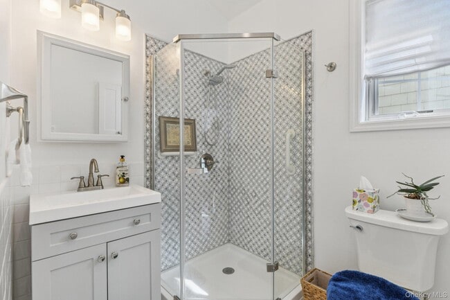 Building Photo - 21 Bayview Ct