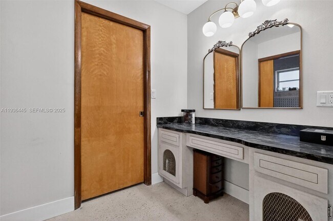 Building Photo - 135 South Dr