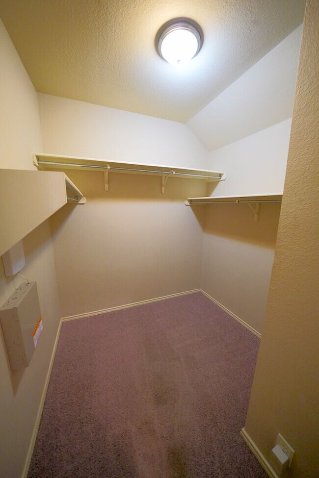 Building Photo - Move-In Ready Property Now Available in Selma, TX! - Realtor Commission: $600