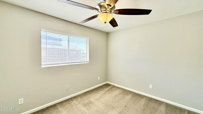 Building Photo - 1418 E Knoll Cir
