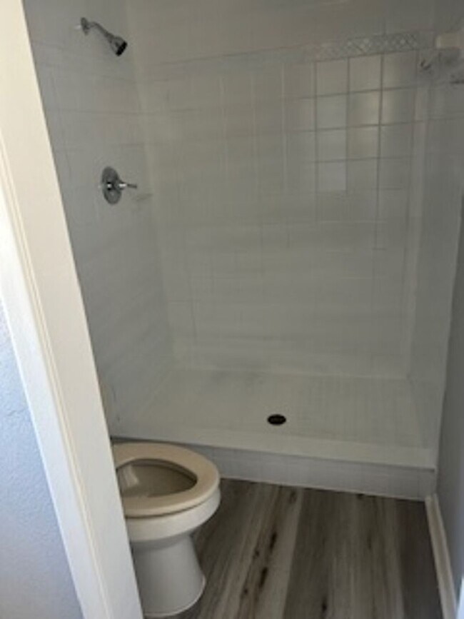 Building Photo - Beautiful 3/2 Available now!