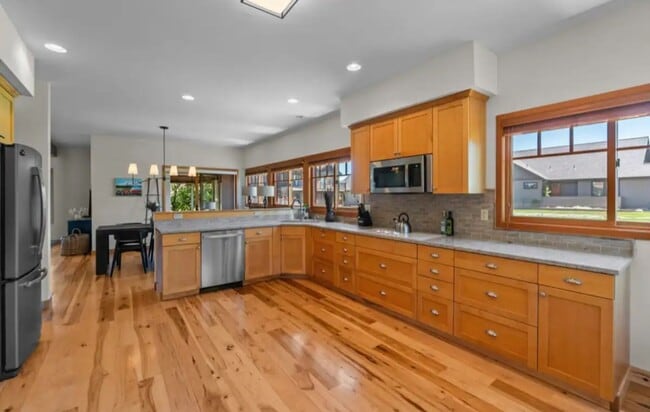 Building Photo - Stunning 4-bedroom/2-bath with pristine Mt. Views in Pine Meadow!