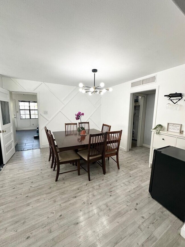 Building Photo - 3 Bed 1.5 Bath Ready to Rent ASAP!