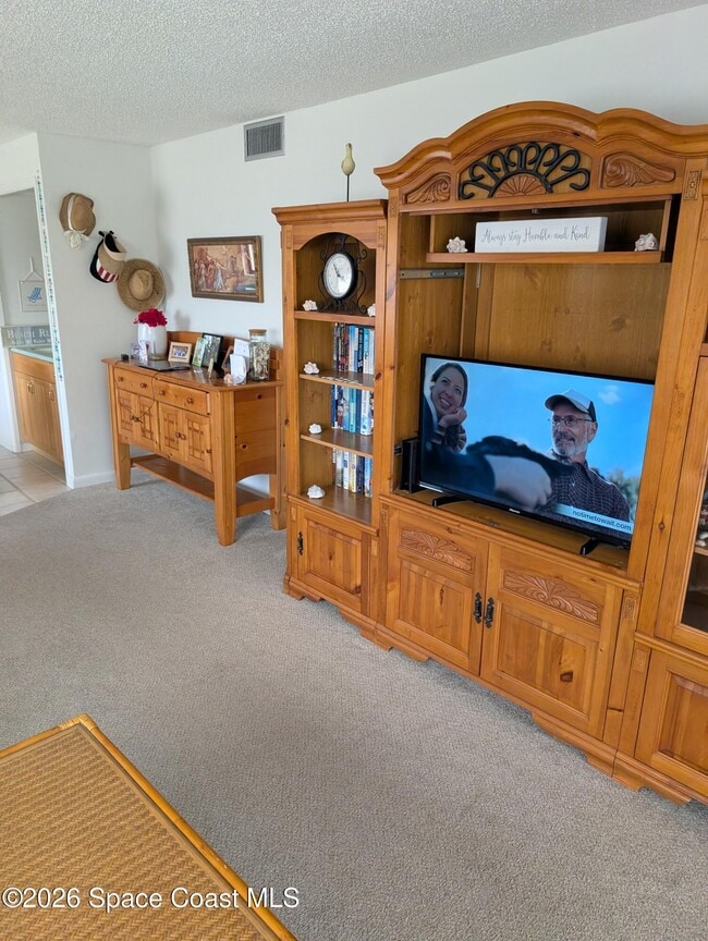 Building Photo - 8494 Ridgewood Ave