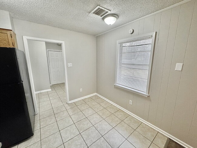 Building Photo - 6368 Leamont Dr