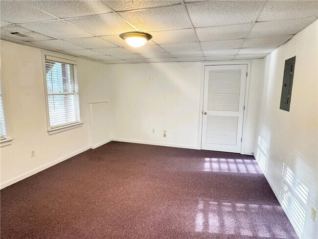 Building Photo - 2550 Wellsley Ln