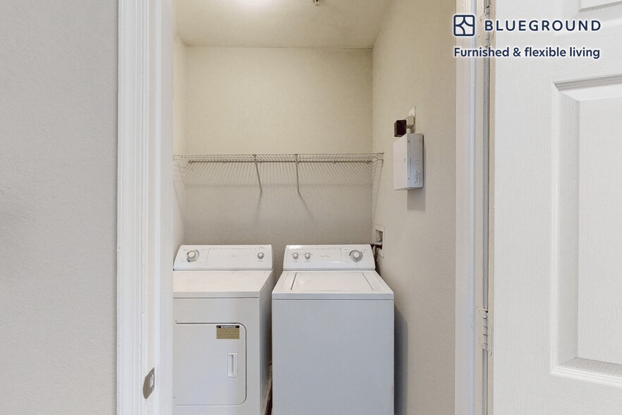 Building Photo - 2350 26th Ct S