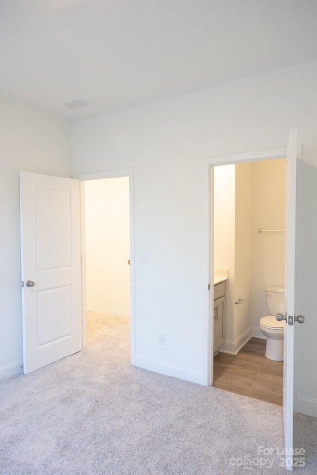 Building Photo - 3018 Butler Hl Dr